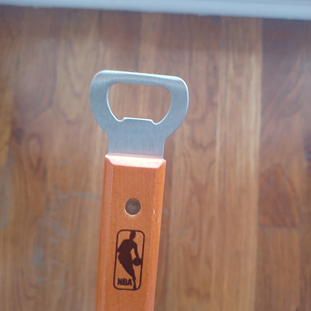NBA LOS ANGELES LAKERS SPATULA AND BOTTLE OPENER - Picture 7 of 7
